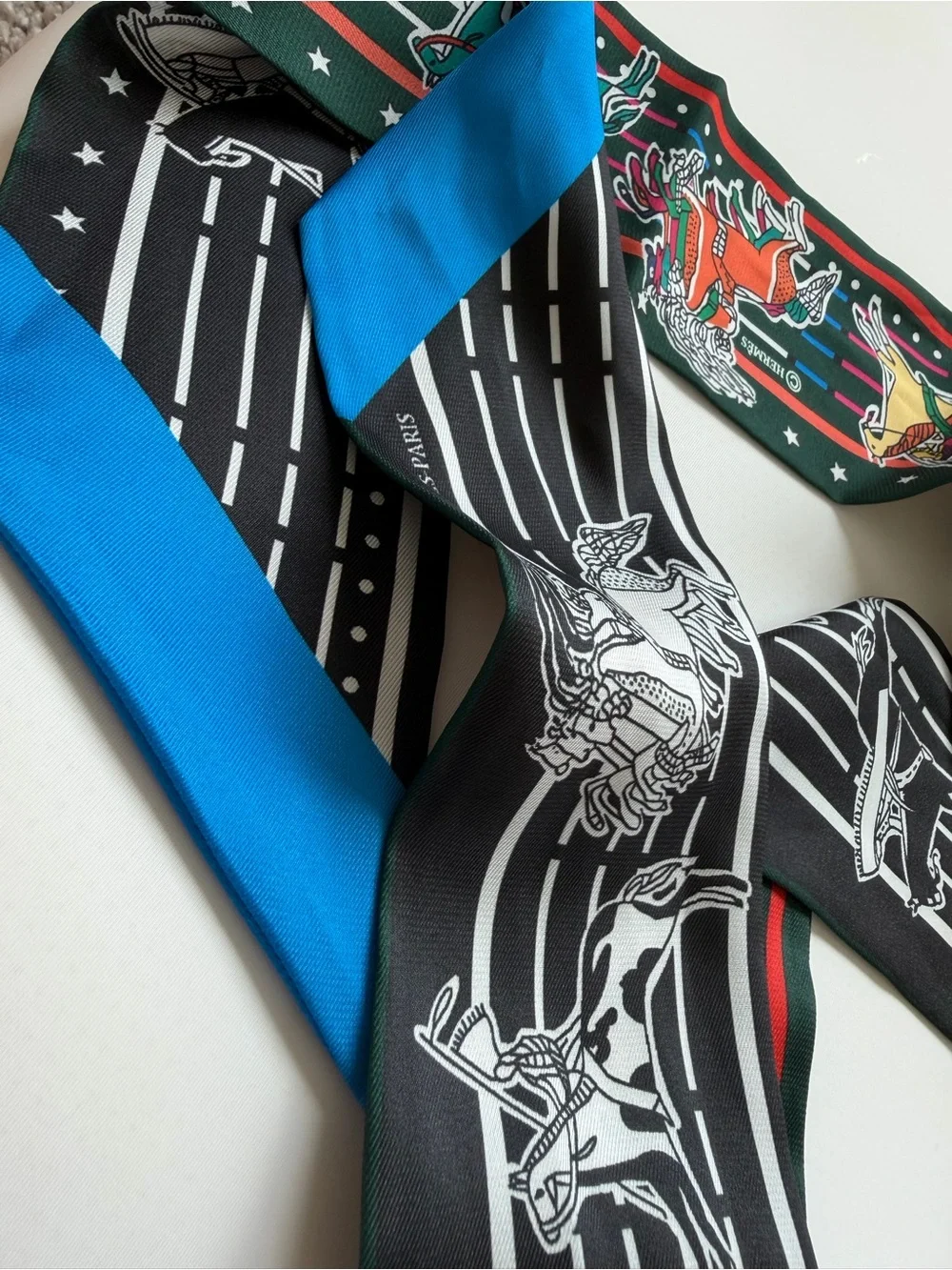 Hermès Pani La Shar Pawnee silk twilly scarf,